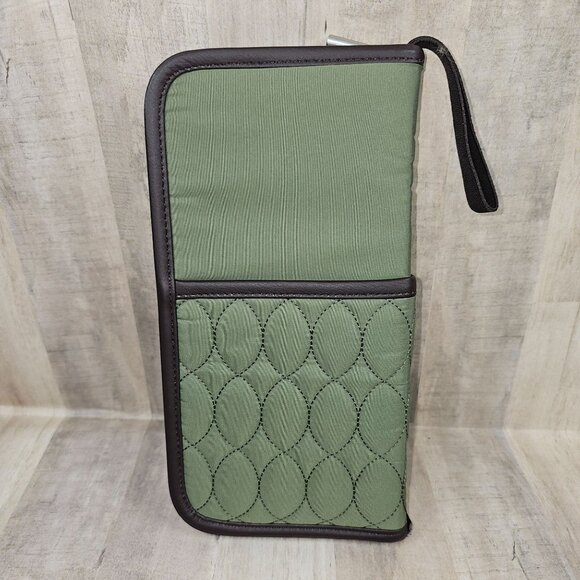 Lug Lasso Zip Travel Wallet Canter Collection Passport Outer Pockets - Picture 2 of 8